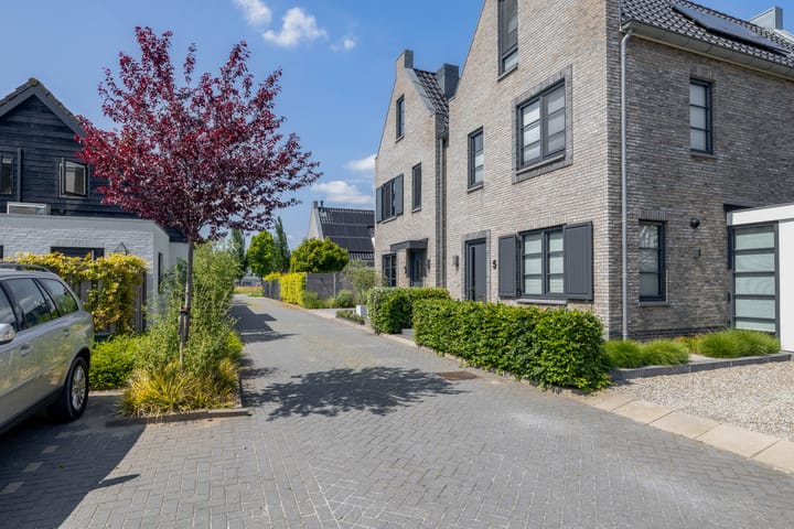 Photo 4 of Zwaluwbij 3