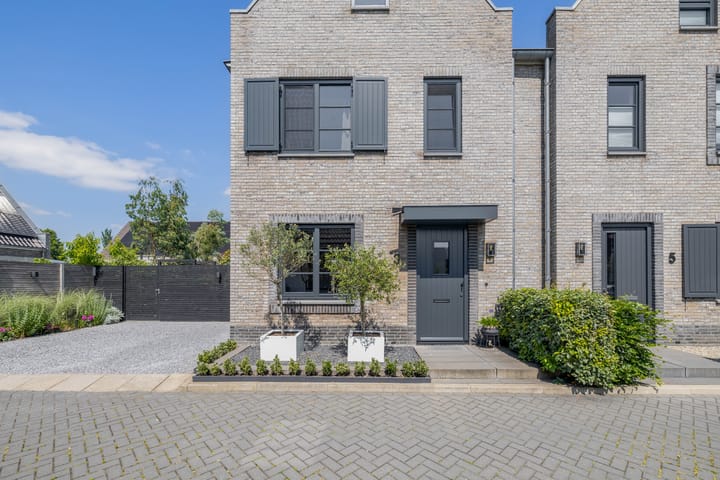 Photo 6 of Zwaluwbij 3