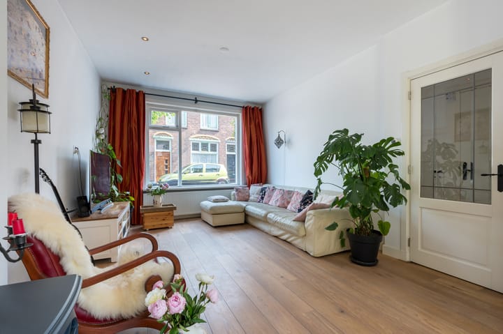 Foto 15 van van Limburg Stirumstraat 27-B