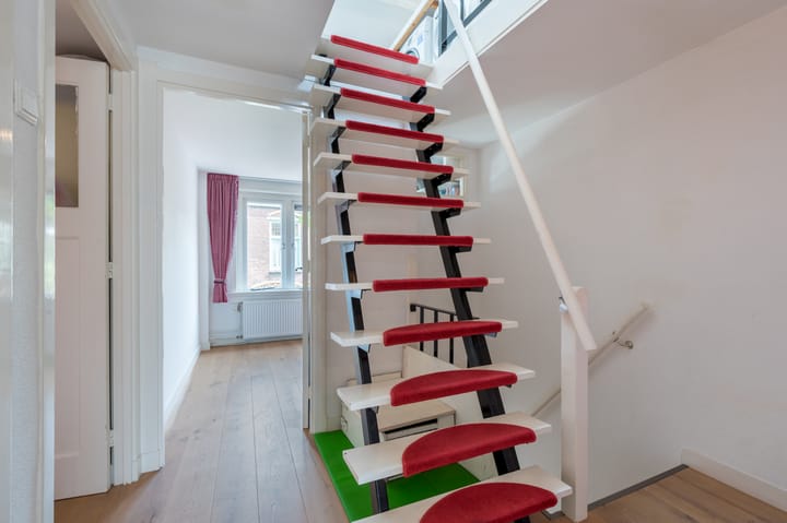 Foto 20 van van Limburg Stirumstraat 27-B