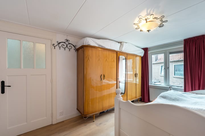 Foto 22 van van Limburg Stirumstraat 27-B