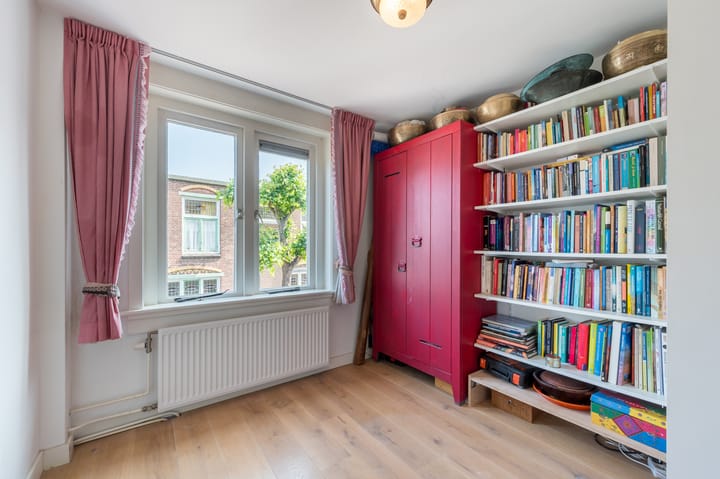 Foto 25 van van Limburg Stirumstraat 27-B