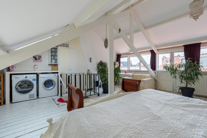 Foto 34 van van Limburg Stirumstraat 27-B