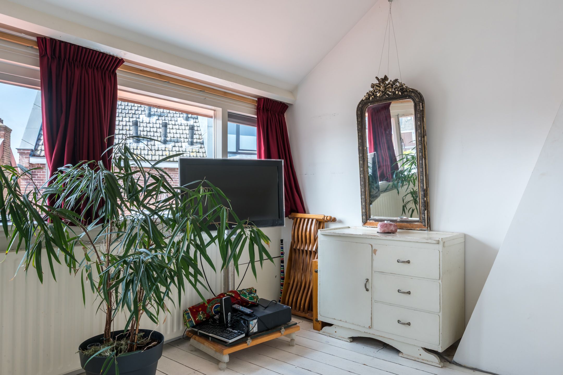 Foto 36 van van Limburg Stirumstraat 27-B