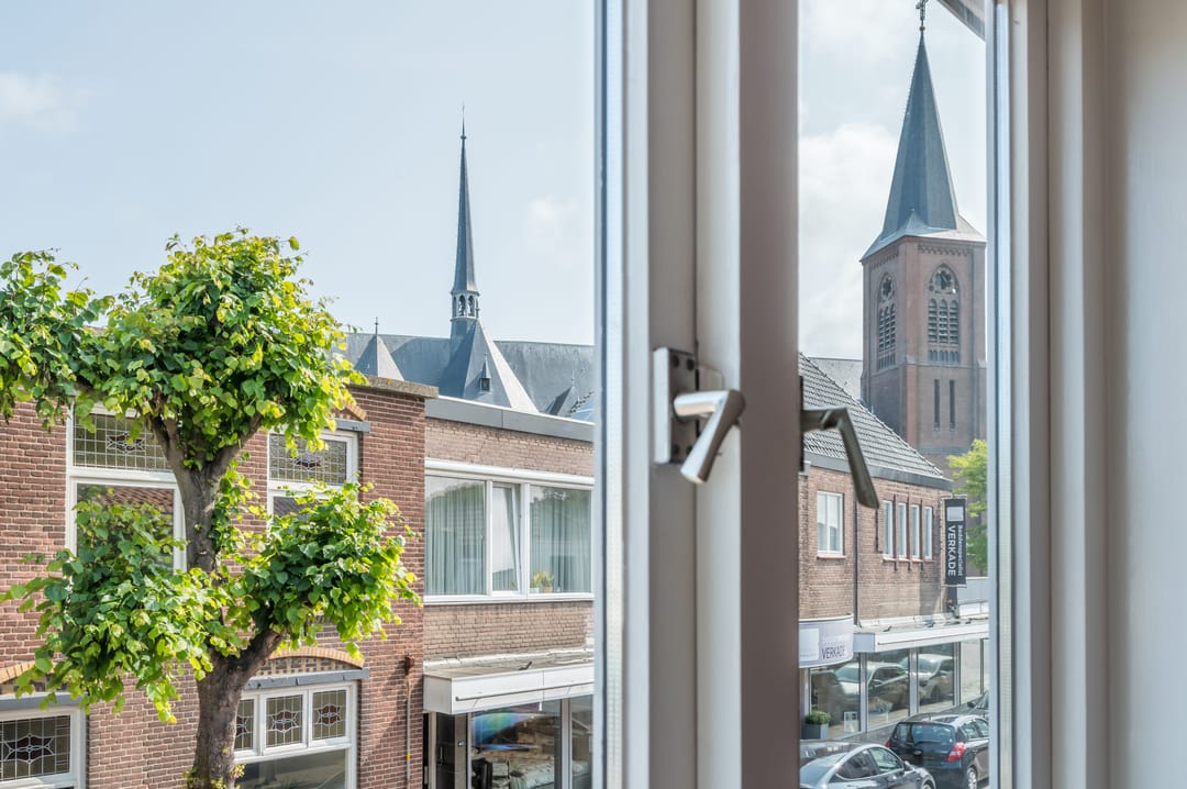 Foto 38 van van Limburg Stirumstraat 27-B