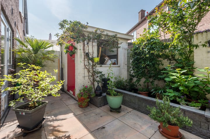 Foto 40 van van Limburg Stirumstraat 27-B