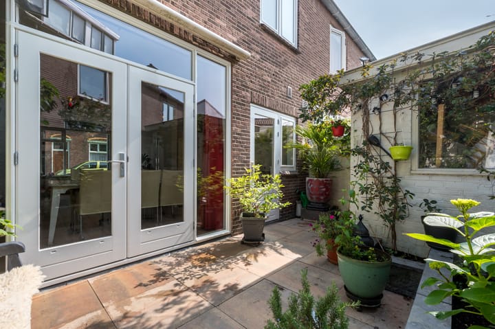 Foto 41 van van Limburg Stirumstraat 27-B