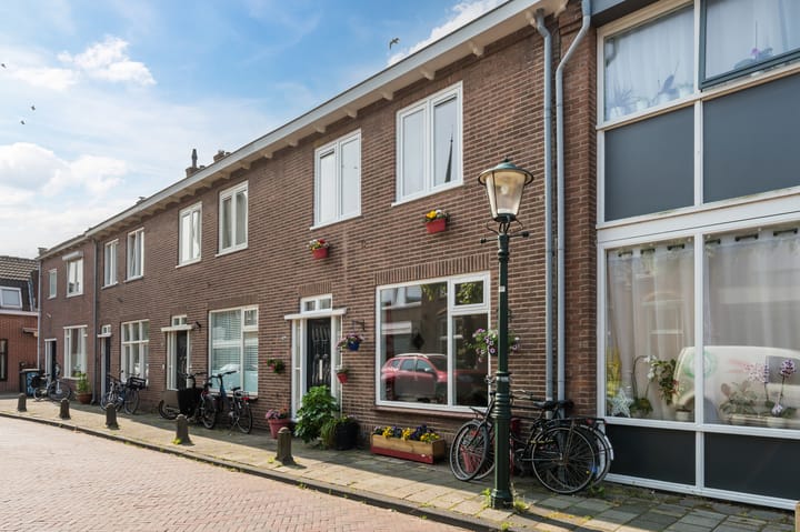 Foto 42 van van Limburg Stirumstraat 27-B