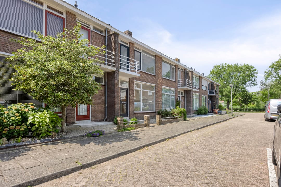 Photo 22 of Dr. de Visserstraat 47