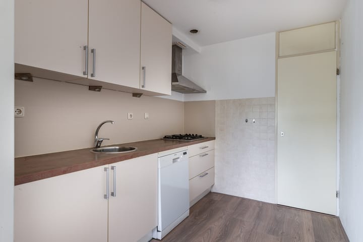 Photo 3 of Aartsbisschop Romerostraat 365