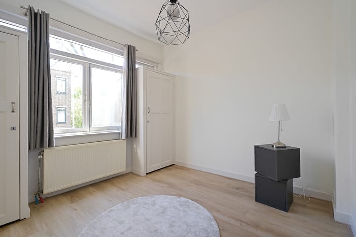 Photo 10 of Van Heutszstraat 115