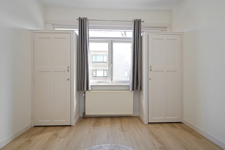 Photo 11 of Van Heutszstraat 115