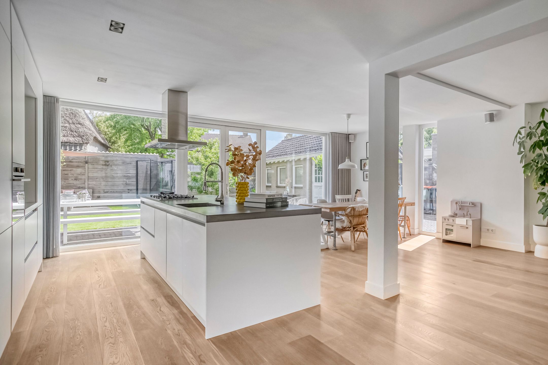 Photo 12 of Deken Fritsenstraat 57