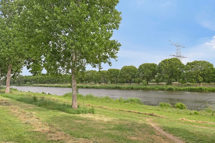 Foto 31 van Lotusbloemweg 36