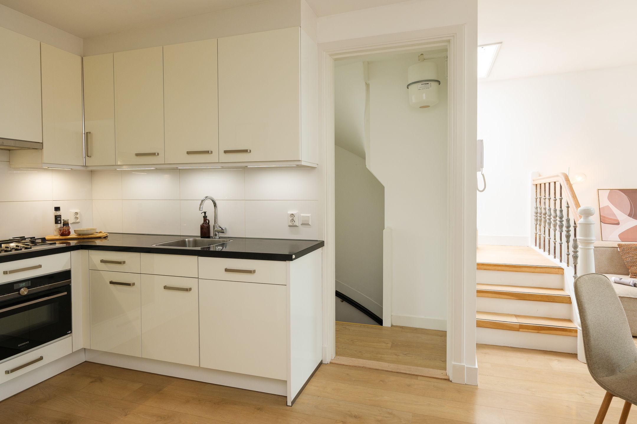 Photo 12 of Bestevâerstraat 14-4