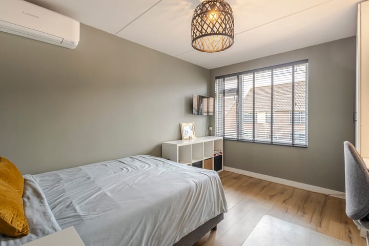 Foto 24 van van Gentstraat 27