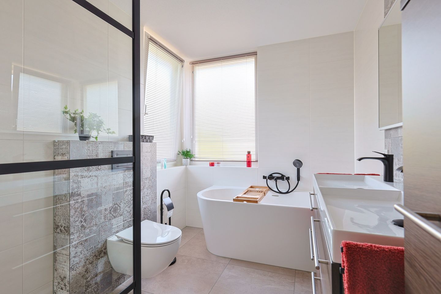 Foto 4 van Vrouwenmantel 1