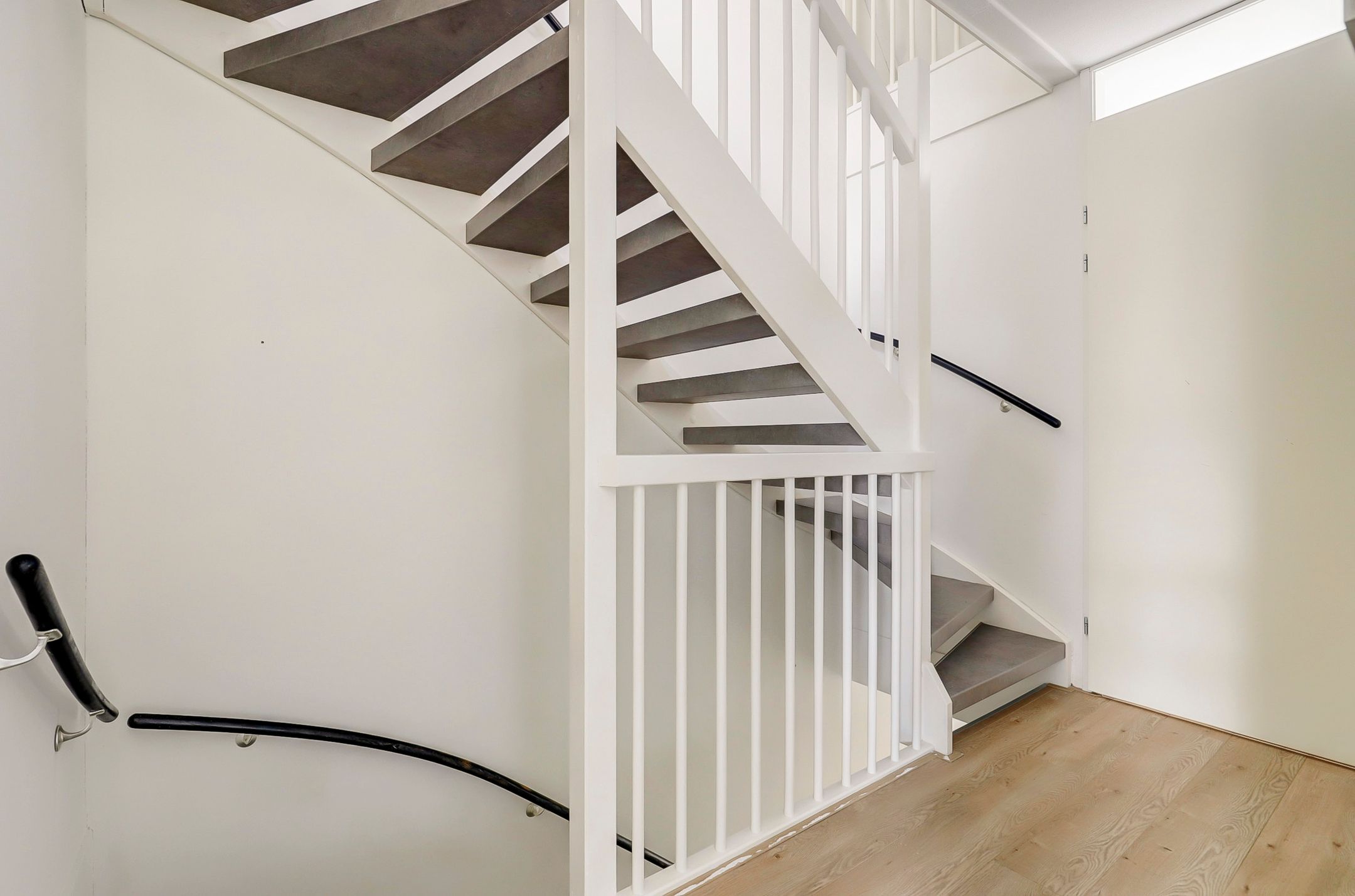 Photo 15 of Zilversmid 6