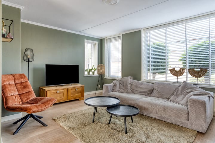 Photo 2 of Julianastraat 1-F