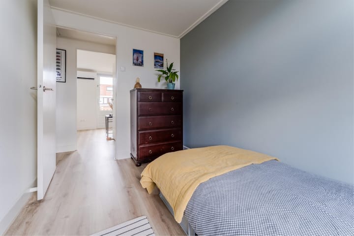 Foto 19 van van Middelantstraat 5