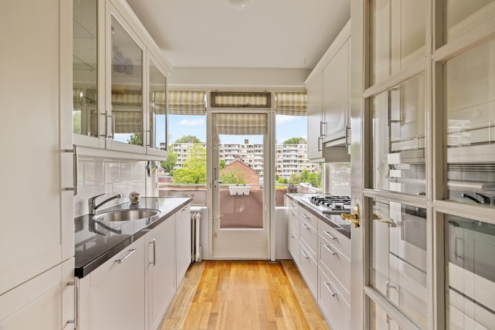 Foto 2 van Van der Helmstraat 305