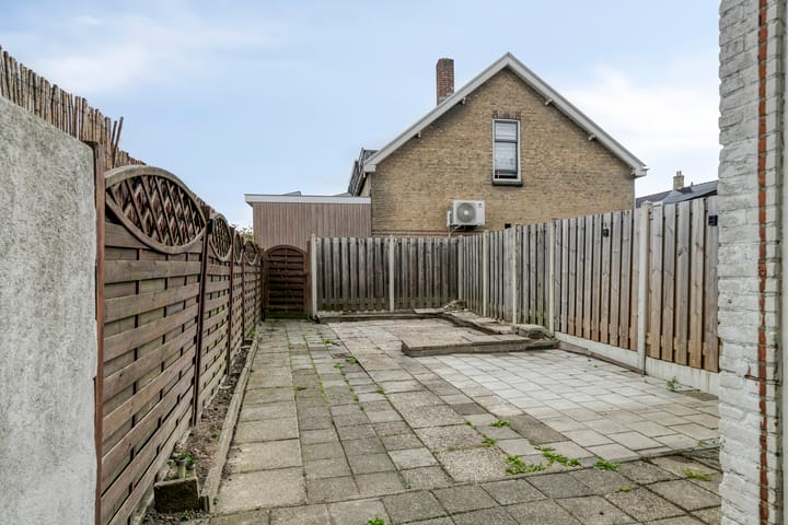 Photo 9 of Burgemeester van Esstraat 127