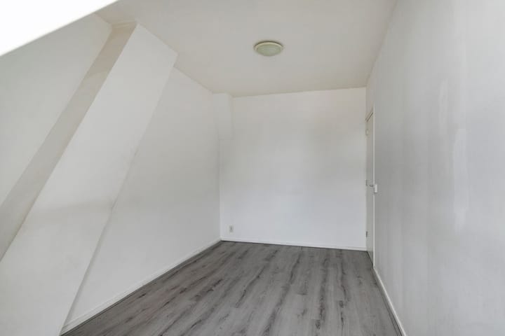 Photo 15 of Burgemeester van Esstraat 127