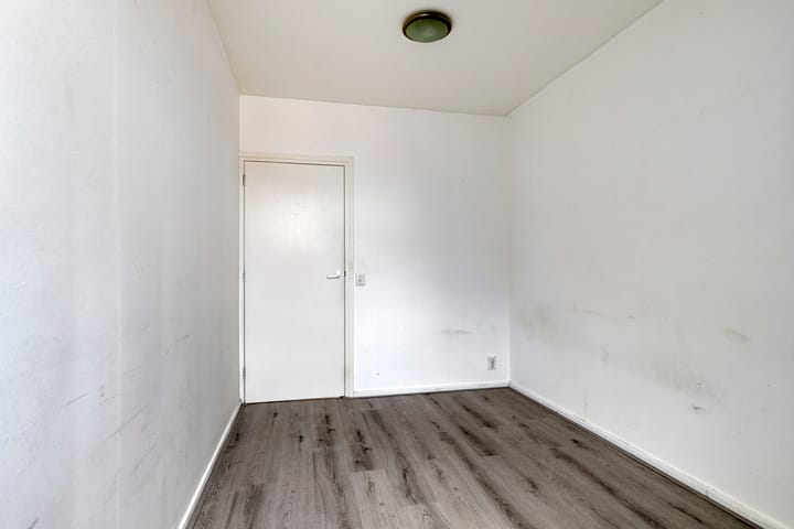 Photo 16 of Burgemeester van Esstraat 127