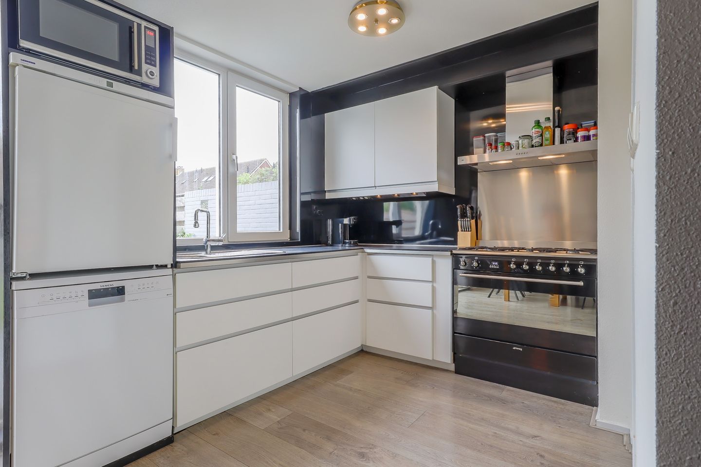 Photo 14 of Burgemeester Elmersstraat 27