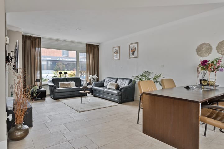 Photo 2 of Voltastraat 2-A