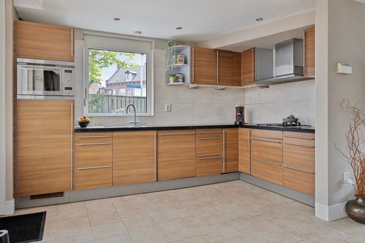 Photo 3 of Voltastraat 2-A