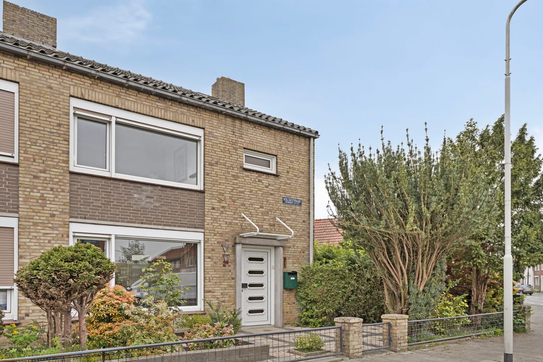 Photo 37 of Voltastraat 2-A