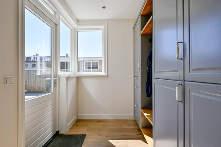 Photo 11 of Pinksterblomstraat 66