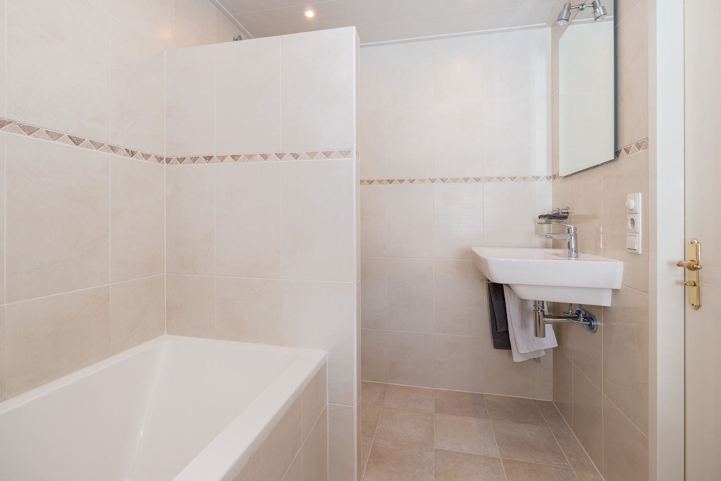 Foto 29 van Heestereng 16