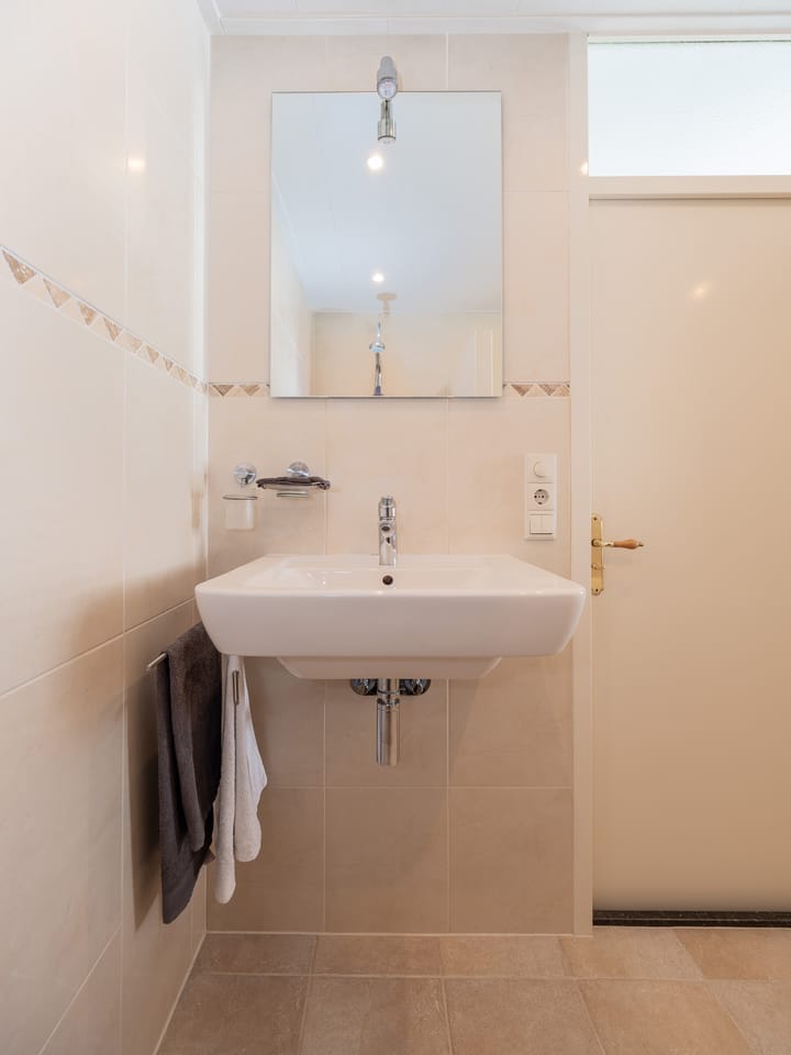 Foto 32 van Heestereng 16