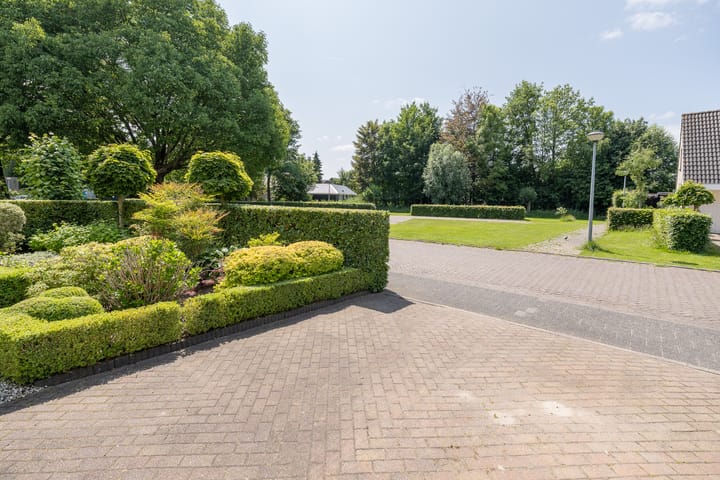 Foto 50 van Heestereng 16