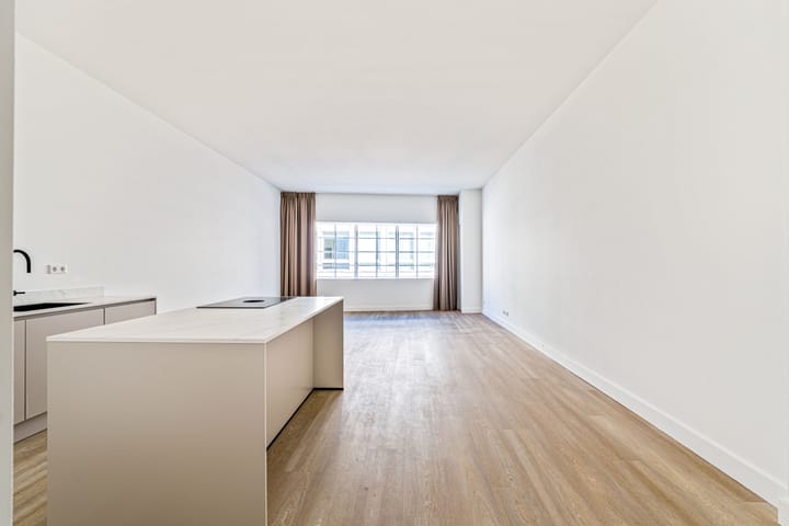 Photo 4 of Zeedijk 4-A