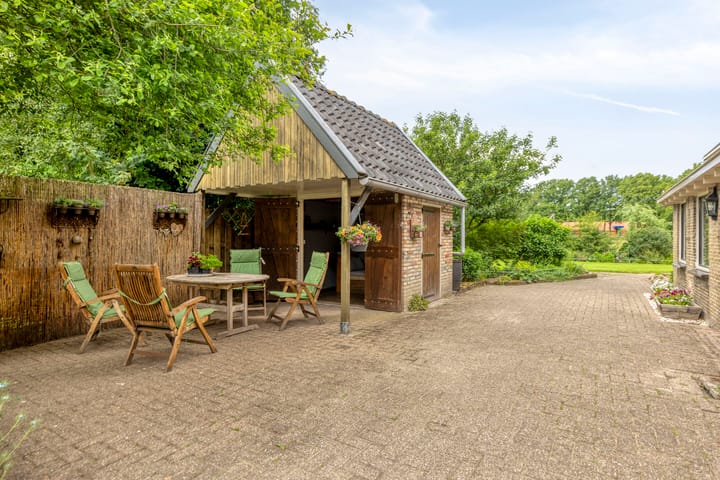 Photo 3 of Oosterhuisweg 18