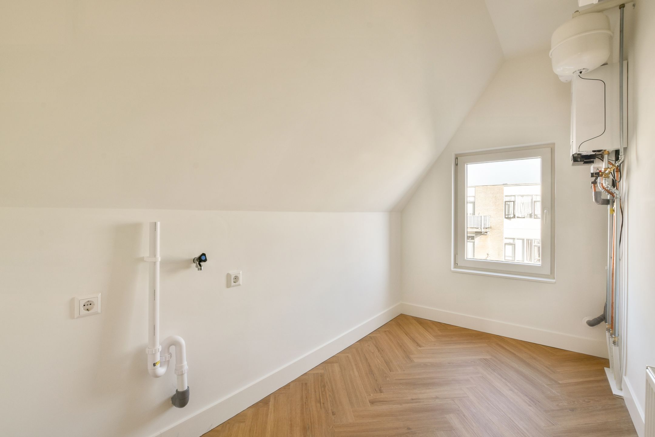 Photo 33 of Burgemeester Meineszplein 34-A