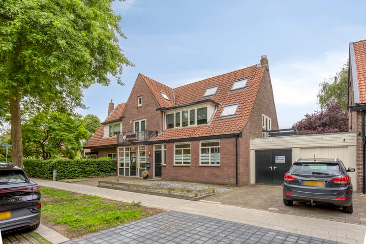 Photo 4 of Vermeerstraat 65