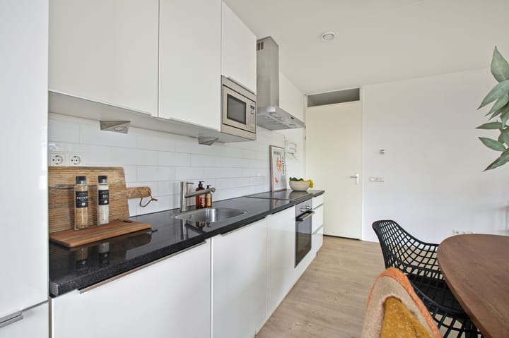 Photo 12 of Eva Besnyöstraat 67