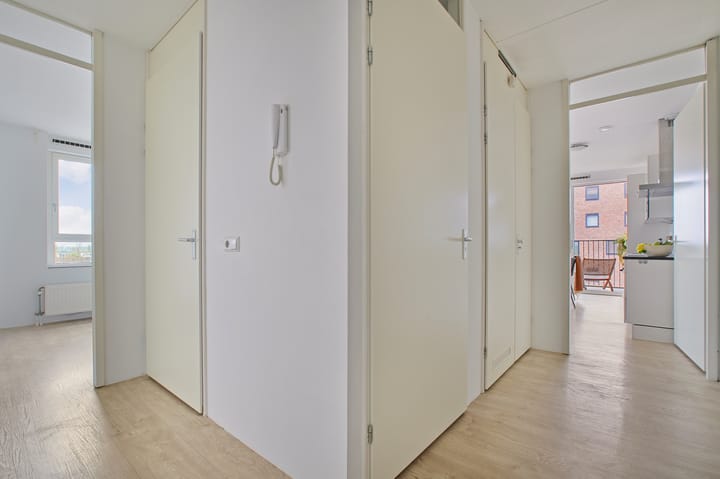 Photo 16 of Eva Besnyöstraat 67