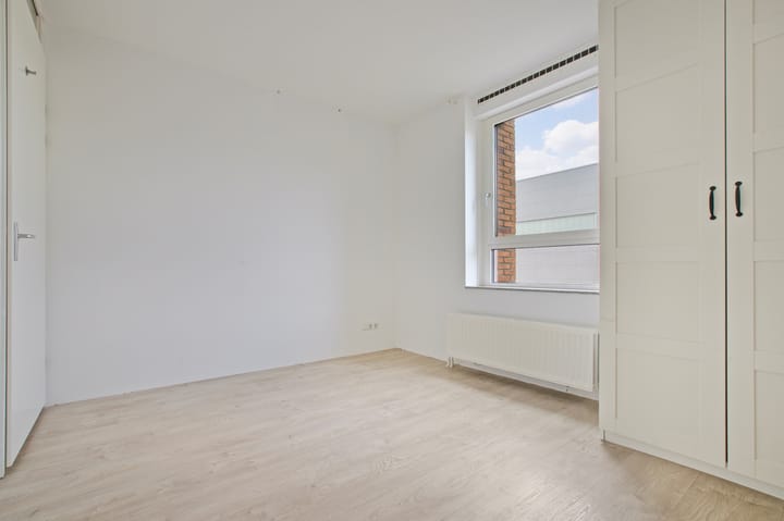 Photo 20 of Eva Besnyöstraat 67