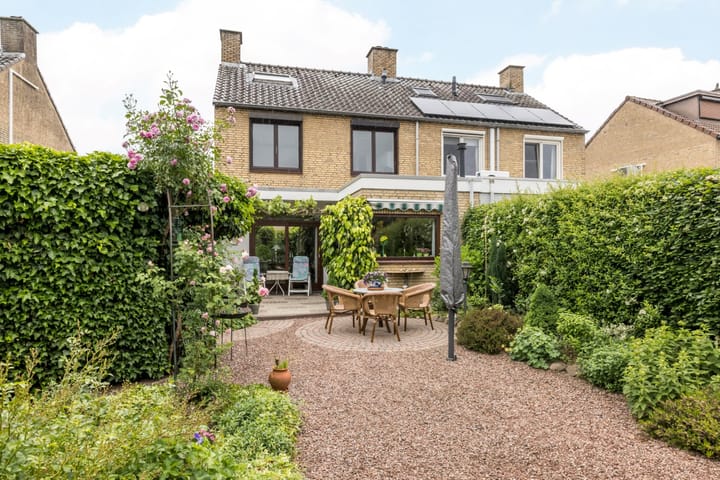 Foto 22 van Burg. Luytenstraat 14