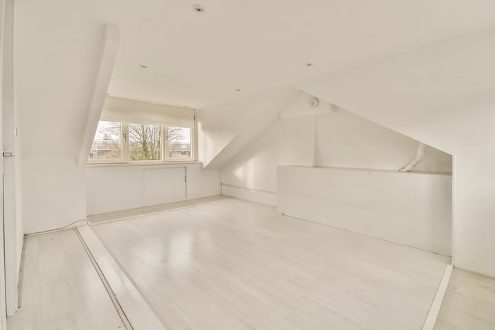 Photo 17 of Luitstraat 13