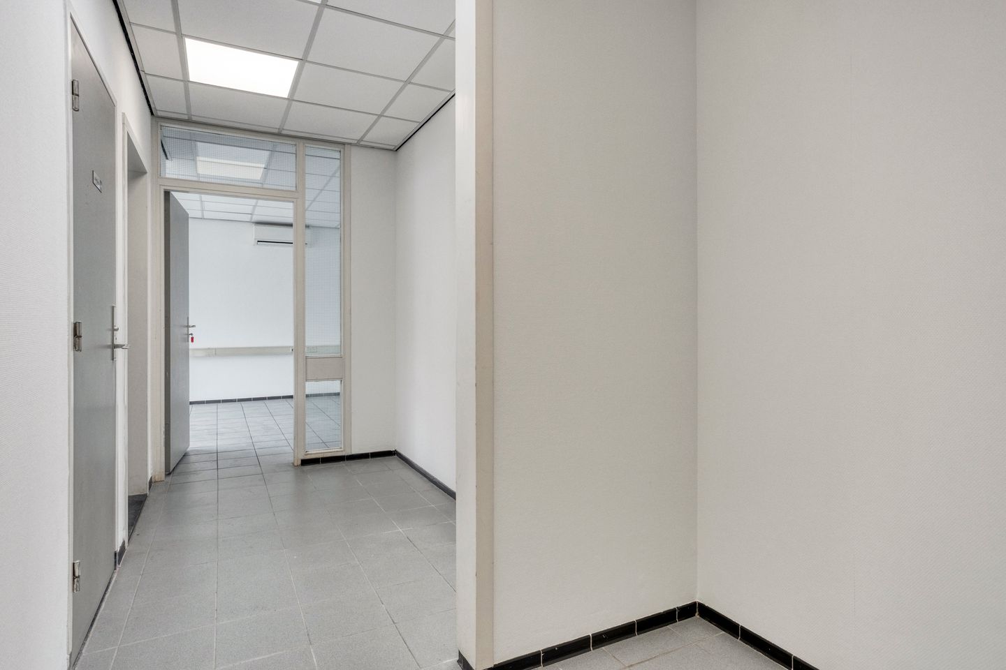 Bekijk foto 4 van Metaalhof 59