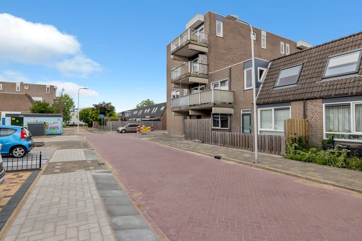 Photo 7 of Ringspoor 42