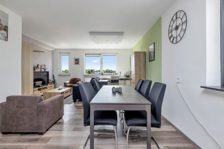 Photo 21 of Ringspoor 42