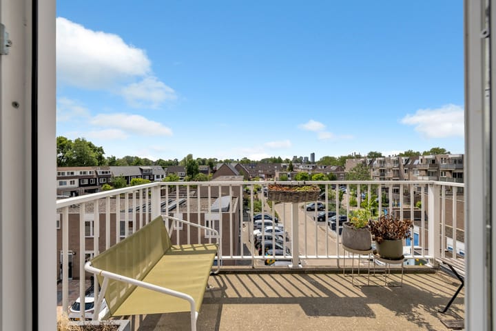 Photo 34 of Ringspoor 42