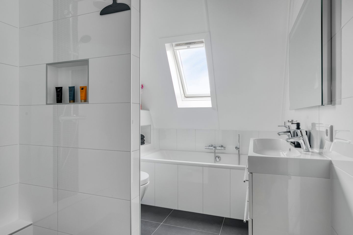 Photo 4 of Hootsenheem 9